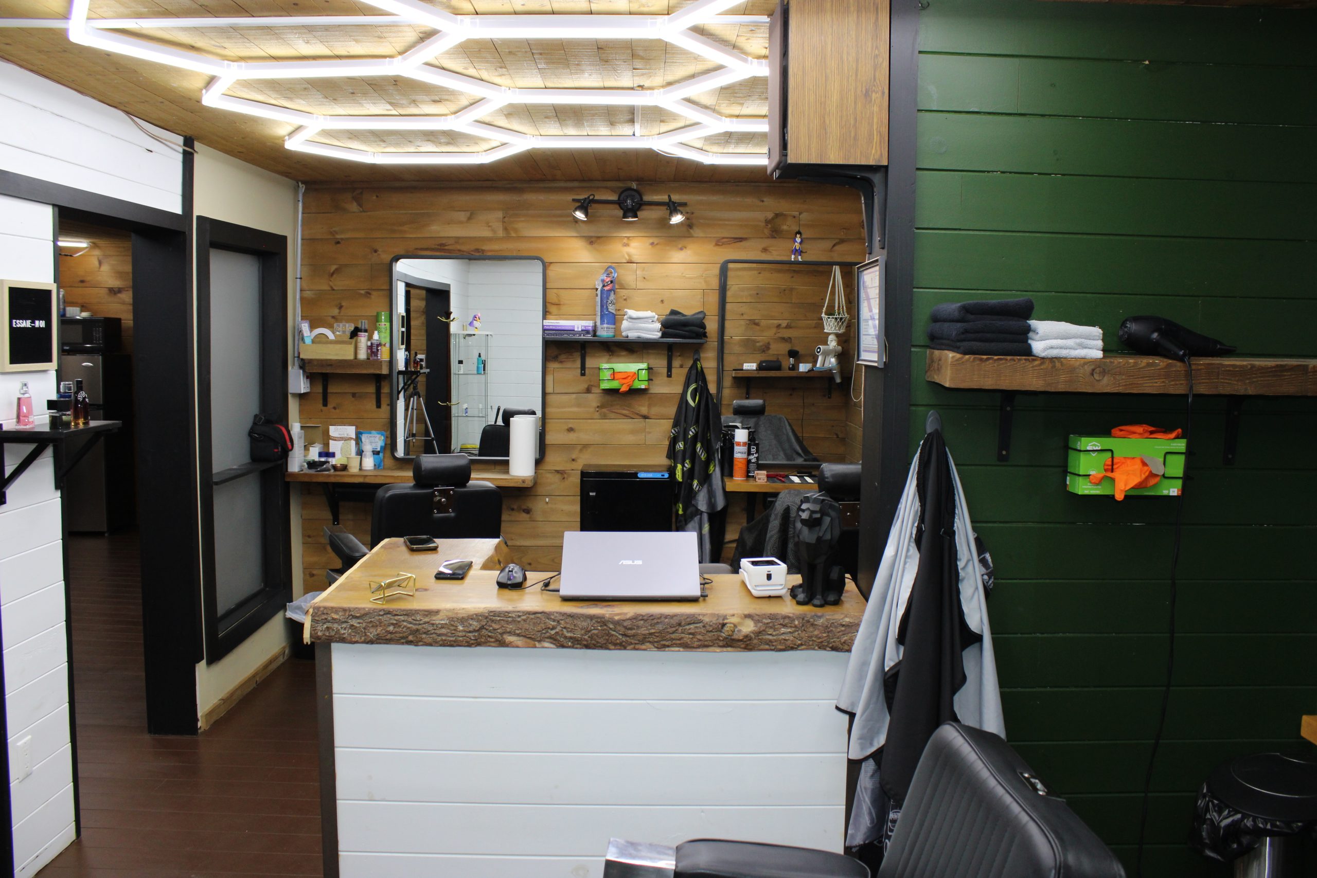 image du salon barbier la tête d'affiche